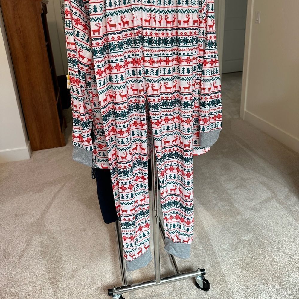 🎄New In Package 2 Piece Christmas PJ Set, Unisex Size Large Unbranded - Picture 6 of 10